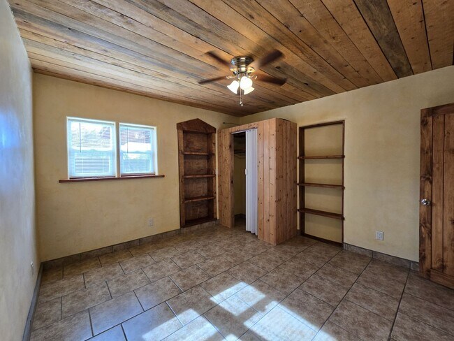 Building Photo - 941 Agua Fria St