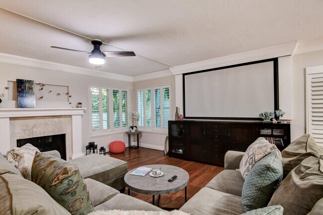 Building Photo - 20 Via Lago