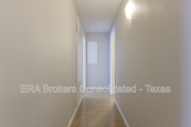 Building Photo - 4119 Castlewood