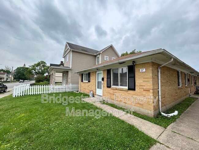 Primary Photo - 37 S Findlay St