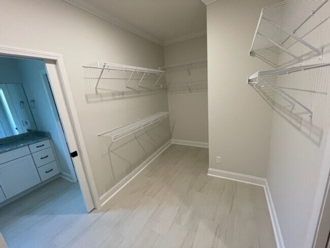 Building Photo - Vonore 37885 - 4 bedroom, 3 bath in Tellico Village - Contact Ed Johnson 865-924-5045