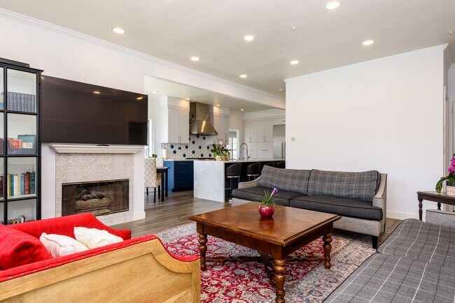Building Photo - Waterfront Property with Stunning Views, L...