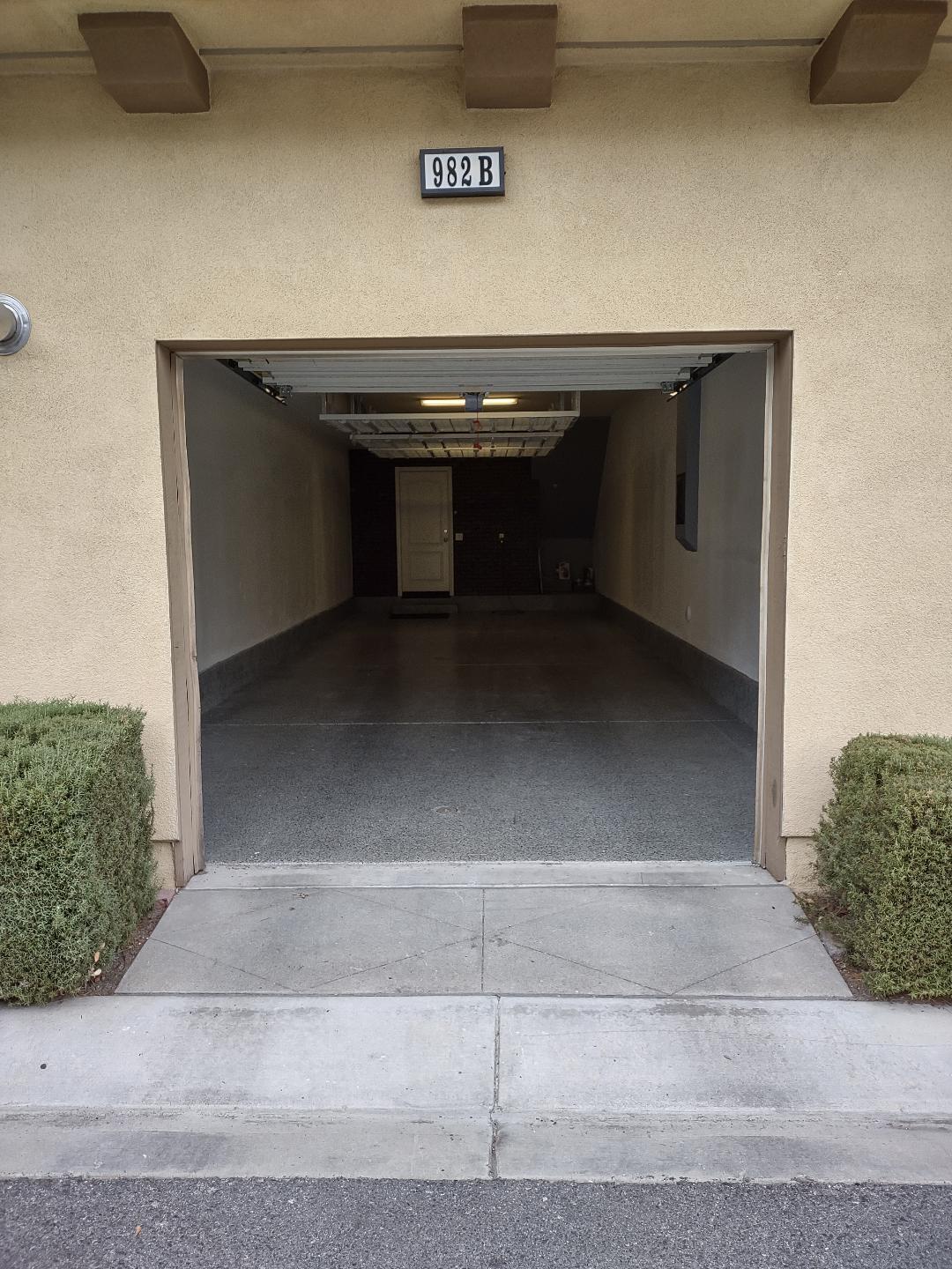 Building Photo - 982 Sweetbriar Ln