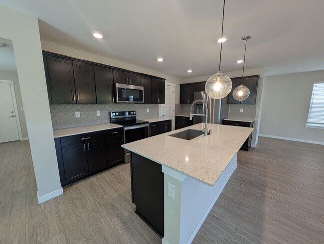 Building Photo - LIKE-NEW 4 bedroom home in Lacey!