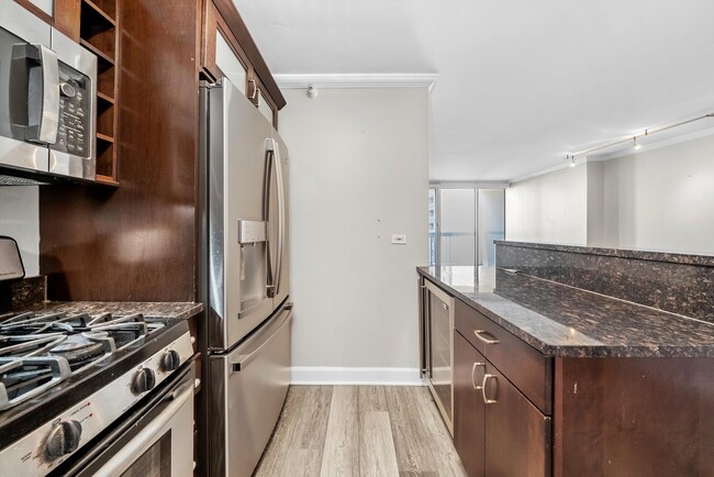 Building Photo - 545 N Dearborn St