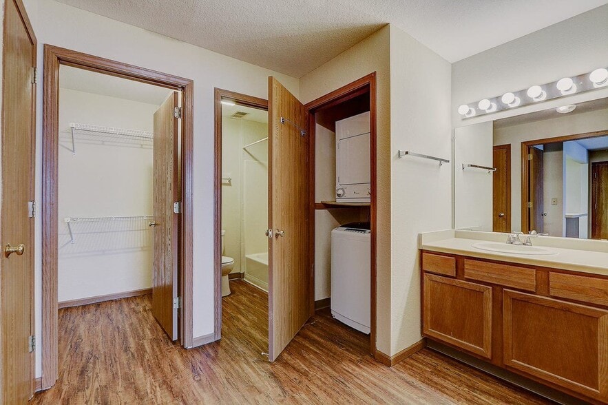 West Grove on the Lake 2105 Kensington Dr Waukesha WI 53188