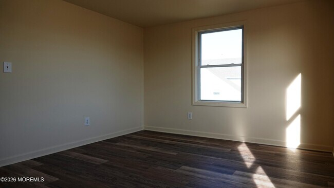 Building Photo - 20 Main St