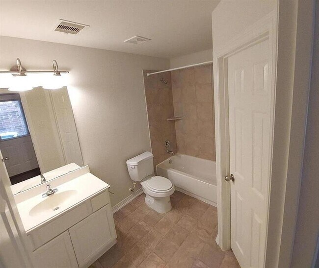 Building Photo - 7907 Bachwood Dr Dr