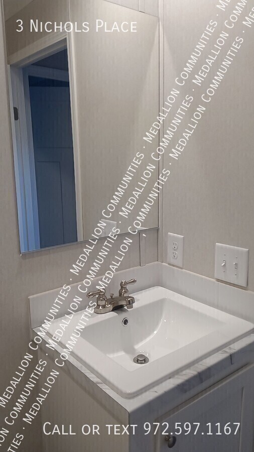 Building Photo - 3 Nichols Pl