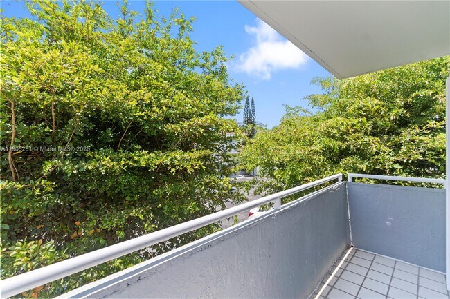 Building Photo - 3597 SW 17th St