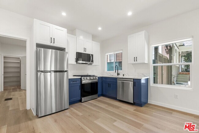 Building Photo - 1305 Lucile Ave