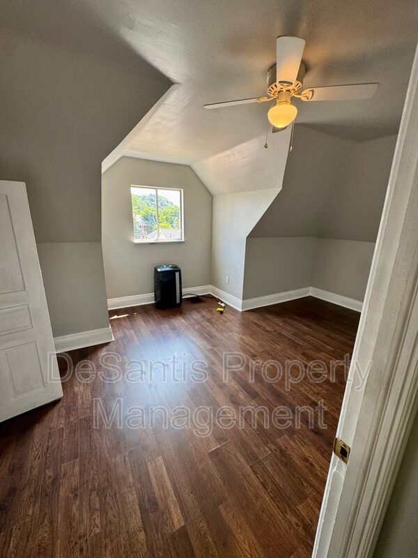 Building Photo - 227 5th Ave