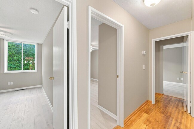 Building Photo - 893 Cliffs Dr