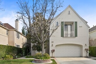 Building Photo - 4 Bedroom Home in the Beautiful Bridgeport Community!