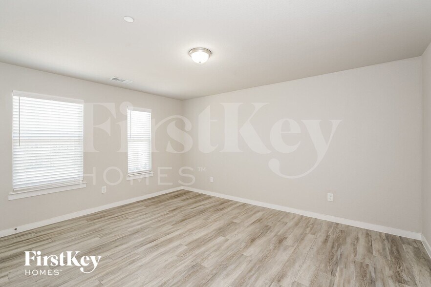 Building Photo - 615 Sophia Wy