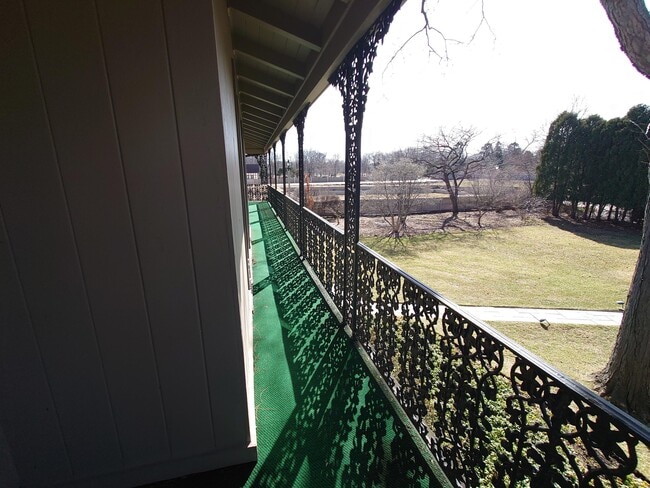 Building Photo - 3222 E Hampshire St