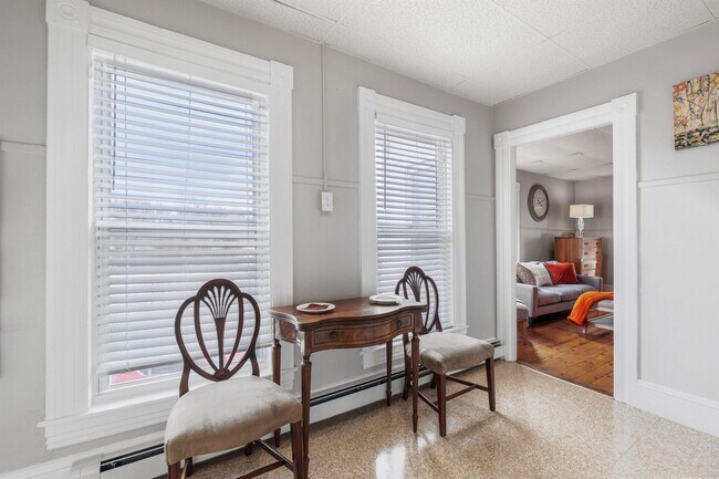 Building Photo - 792 Grove St