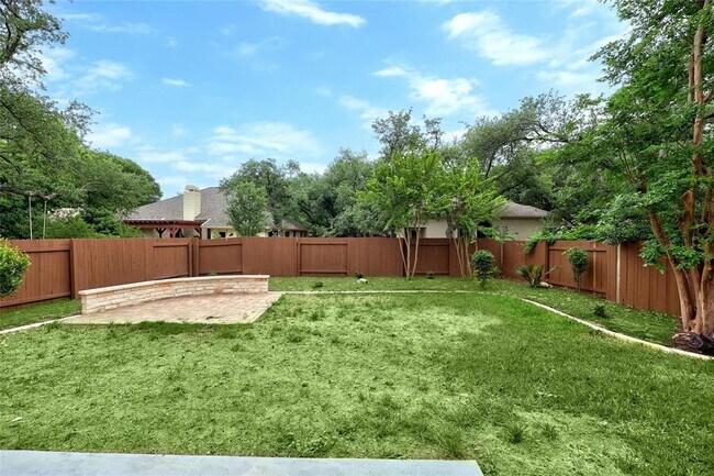 Building Photo - 1204 Fall Creek Loop