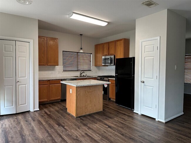 Building Photo - 3910 Mossy Pl Ln