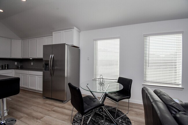 Building Photo - 31438 Vineyard Creek Dr