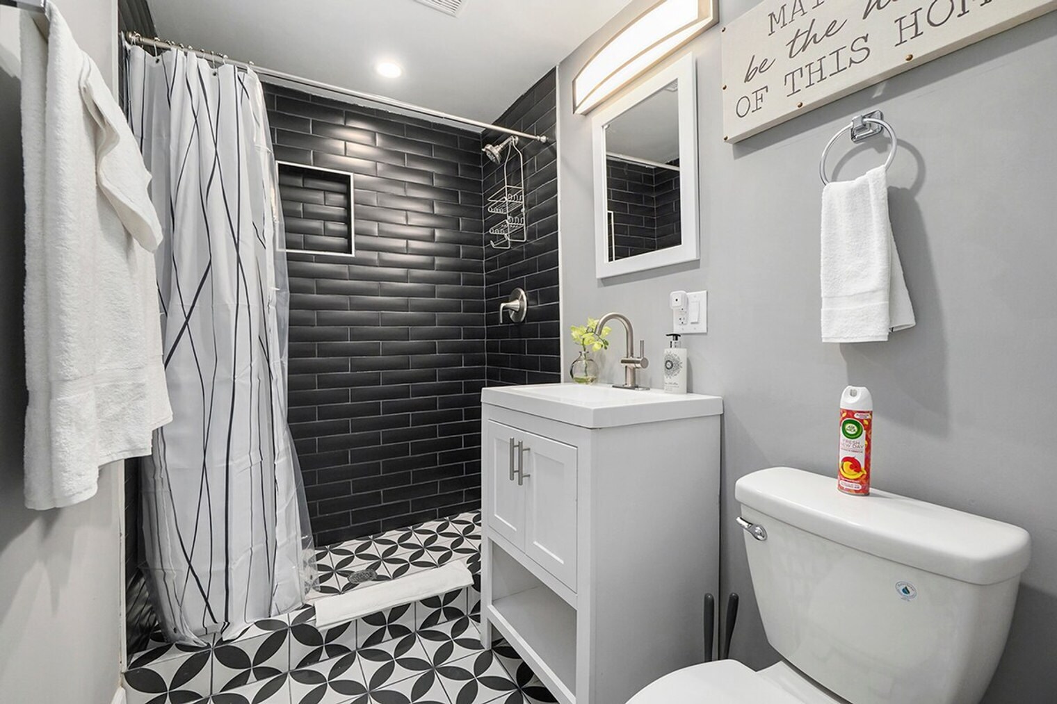 Building Photo - 8128 S King Dr