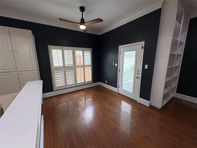 Building Photo - 1204 W 39th St