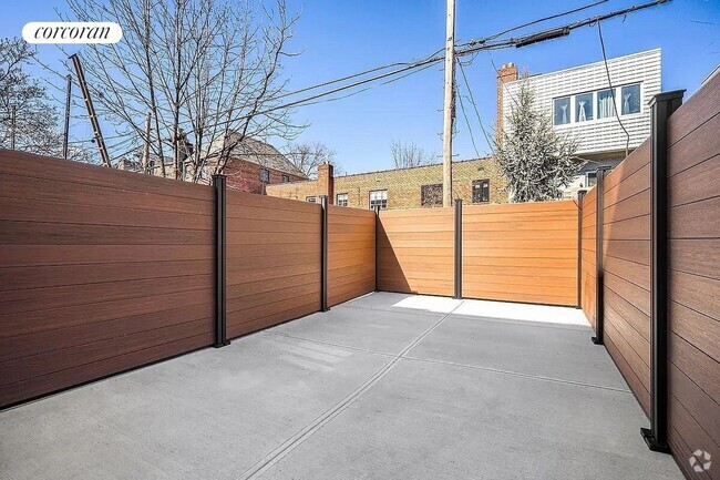 Building Photo - 405 Linden St