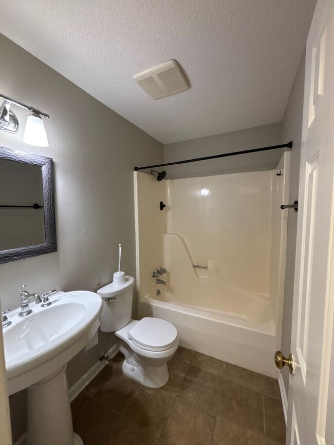 Building Photo - Townhome for Rent