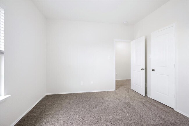 Building Photo - 111 Colthorpe Ln