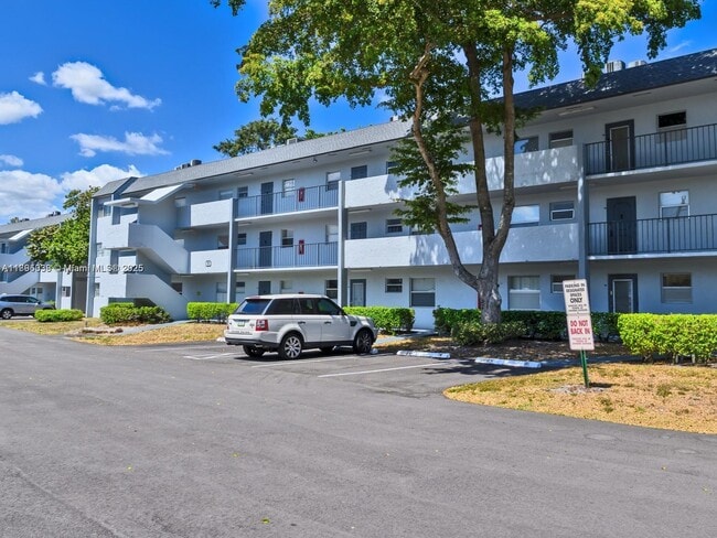 Building Photo - 8401 Lagos De Campo Blvd