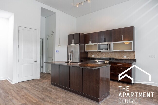 Building Photo - 1002 W Lake St