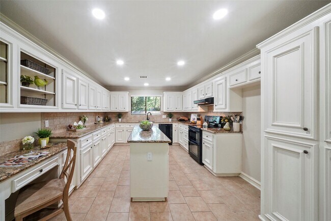 Building Photo - 7415 Revelwood Dr