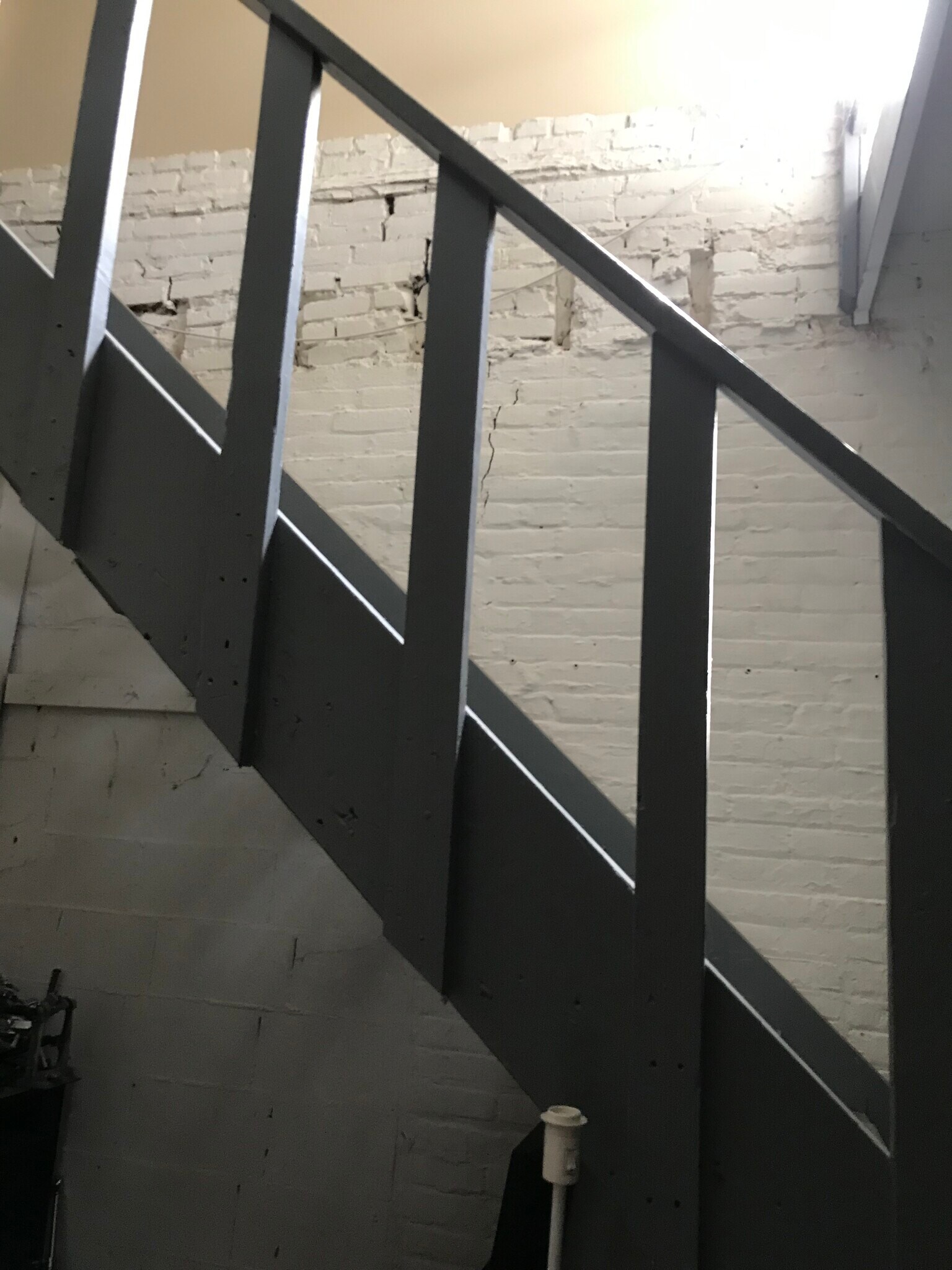 Very wide steps - 2210 Murray Hill Rd