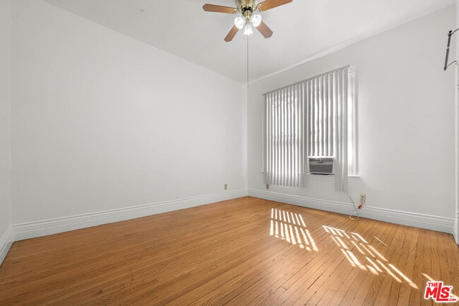 Building Photo - 1223 W 23rd St