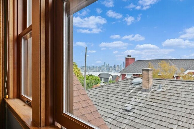 Building Photo - Stunning Air Conditioned 1931 Tudor in Coveted Admiral w/ Views
