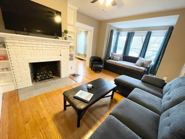 Building Photo - Fully Furnished Home in Scotia, Rent Today!