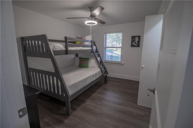 Building Photo - 1760 Pine Woods Rd