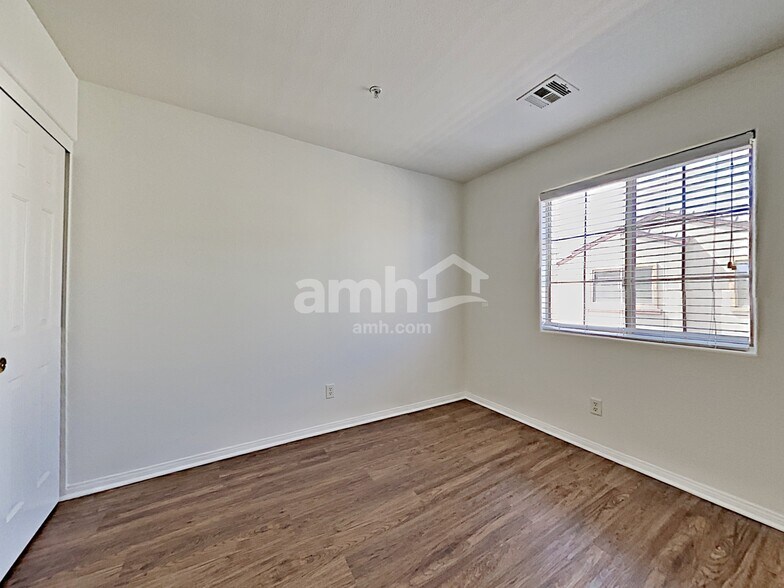 Building Photo - 611 Desert Silk Ct