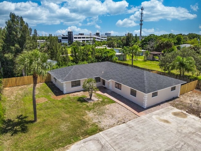 Building Photo - 9370 Hi Dr