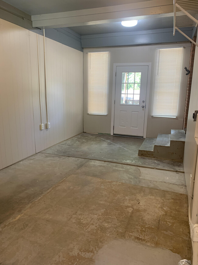 Another view of enclosed porch - 3150 Ray Dr W