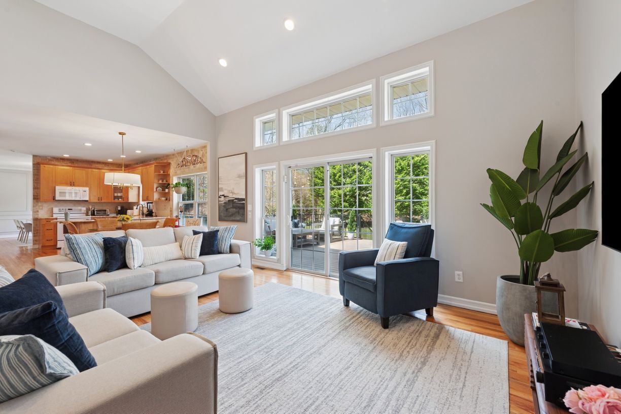 Building Photo - 39 Hollow Ln