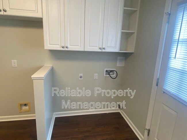 Building Photo - 703 Hare St