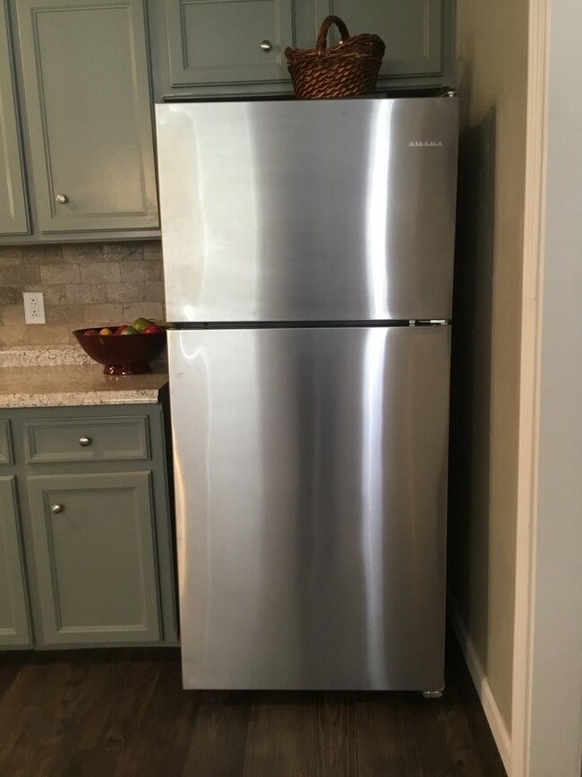 Building Photo - COLLEGE PROPERTY---PRE-LEASING FOR AUGUST! Amazing Updates! 3 bedroom 2 bath