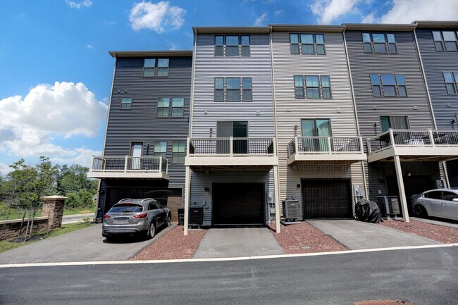 Building Photo - Luxury 4-Story Townhome with Rooftop Terrace!