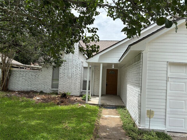 Building Photo - 2514 Radcliffe Dr