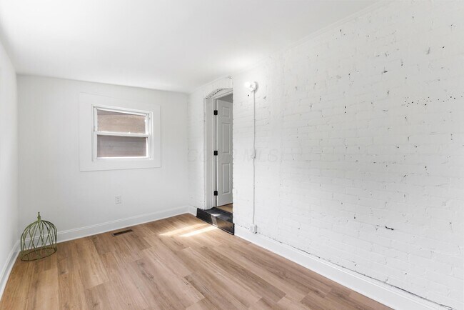 Building Photo - 1399 E Long St