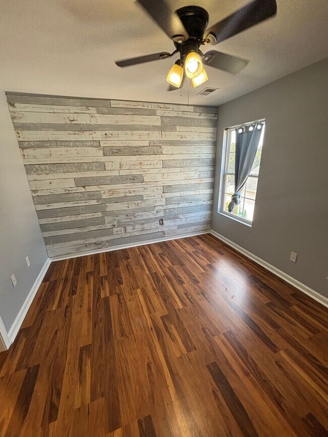 Building Photo - 4897 Southgate Pkwy