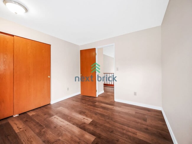 Building Photo - Charming Family Home in a Tranquil Cul-de-Sac