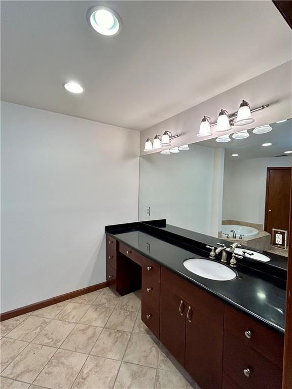 Building Photo - 115 Nesbit Ferry Pl