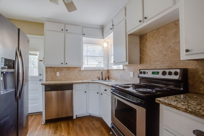 Building Photo - PRE LEASING for fall 2026! 3/2 in Tech Terrace!